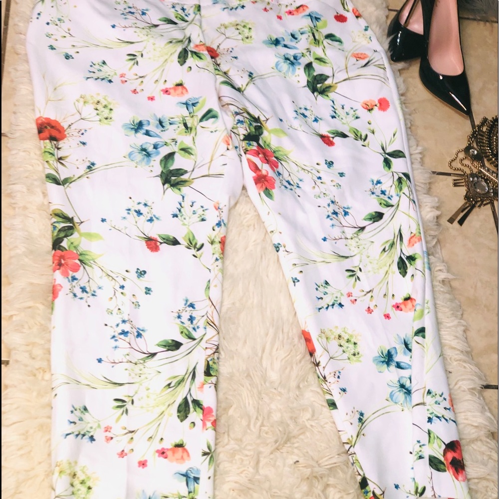 Spring vibes💐Floral plus size pants - Picture 2 of 5